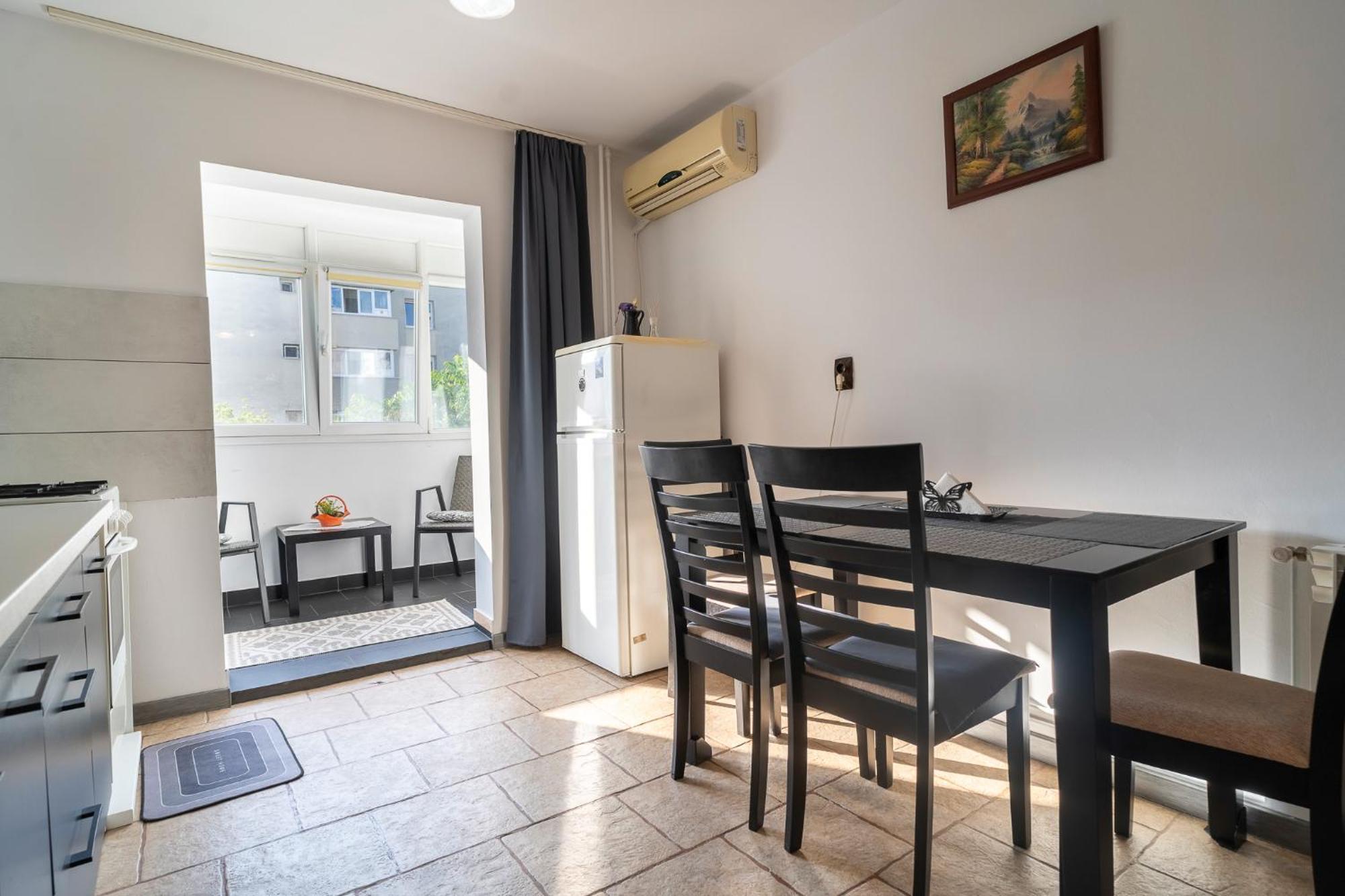 Rustic & Spacious 3Br Apartment Boekarest Buitenkant foto